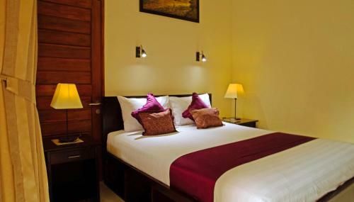 Hotel Sunrise Resort Batukaras