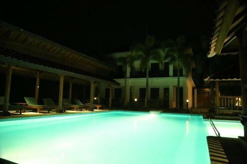 Hotel Sunrise Resort Batukaras