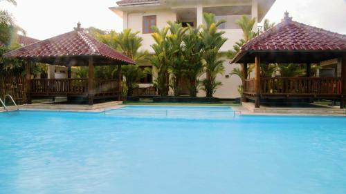 Hotel Sunrise Resort Batukaras