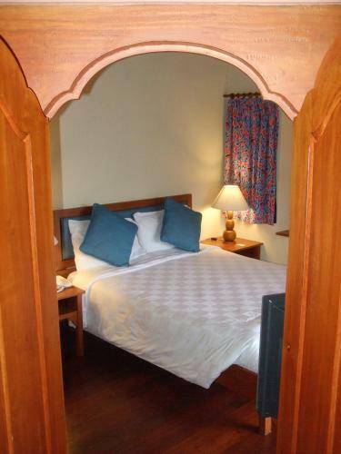 Strawberry Hill Hotel & Restaurant