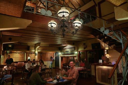 Strawberry Hill Hotel & Restaurant