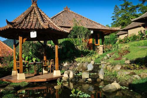 Strawberry Hill Hotel & Restaurant