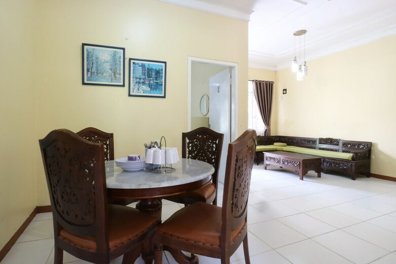 Aries Biru Hotel & Villa