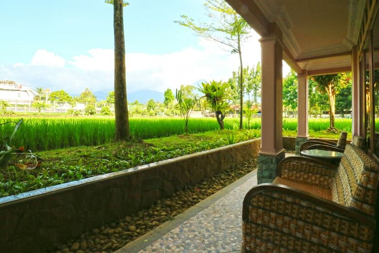 Aries Biru Hotel & Villa