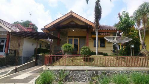 Fame Villa Castle Hook Kota Bunga
