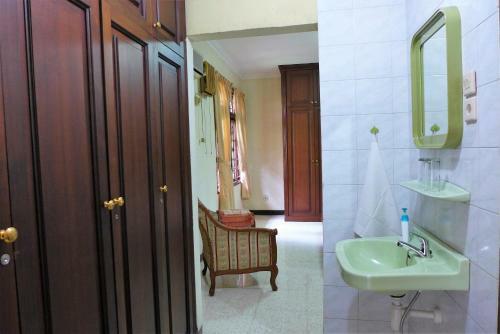 Hostal Meranti Guest House