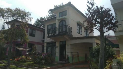Zevannya Villa Stockholm Kota Bunga