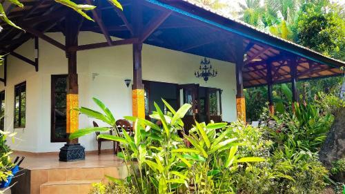 The Mahalani - All-inclusive Oceanfront Villa