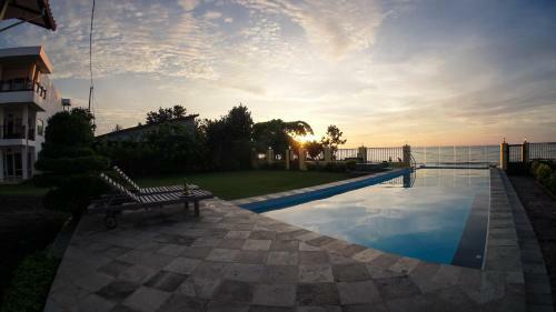 Marina Seaview Apartments