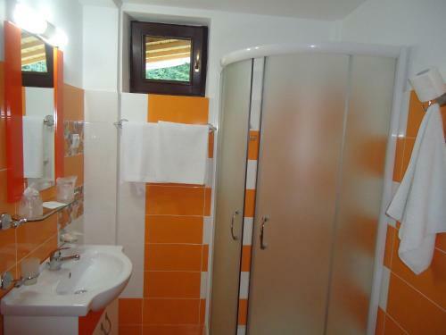 Hostal Pensiunea Geona