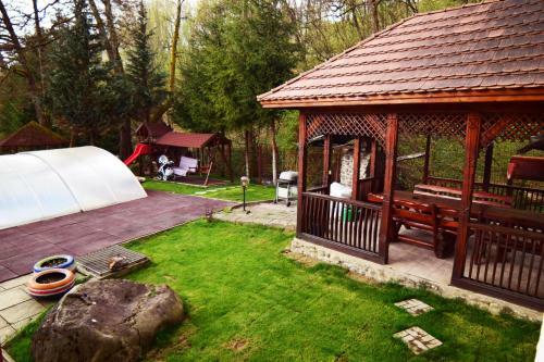 Bed & Breakfast Pensiunea Arinul