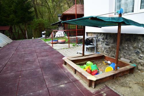 Bed & Breakfast Pensiunea Arinul