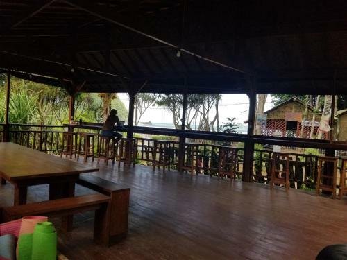 Mojosurf Camp Red Island