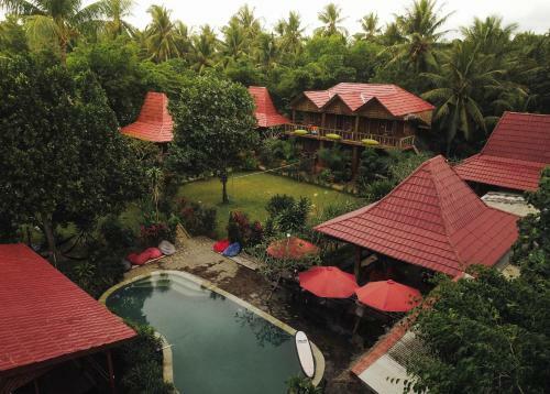 Mojosurf Camp Red Island