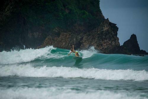 Mojosurf Camp Red Island