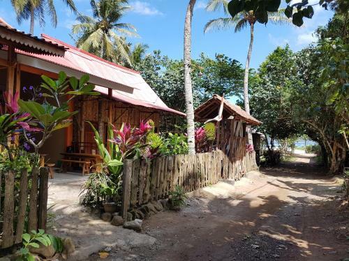 Hostal Red Island Bungalows