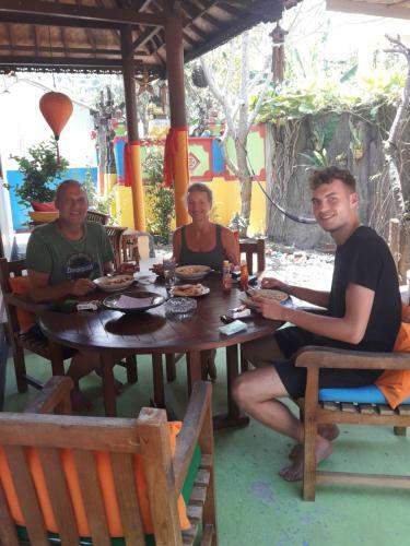 Hostal Kubu Pilatus Inn