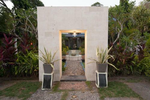Hotel Beji Bay Resort