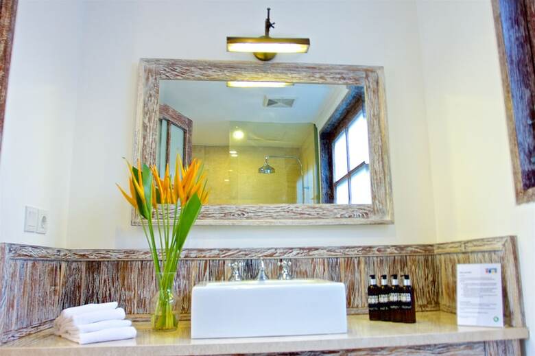 Hotel Ok Divers Resort & Spa