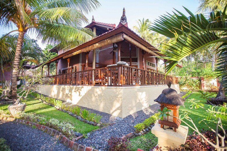Teluk Indah Beach & Pool Villa