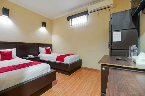 Hostal Reddoorz Near Pantai Tanjung Pendam