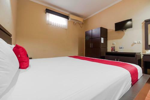 Hostal Reddoorz Near Pantai Tanjung Pendam