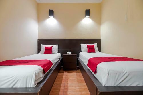 Hostal Reddoorz Near Pantai Tanjung Pendam