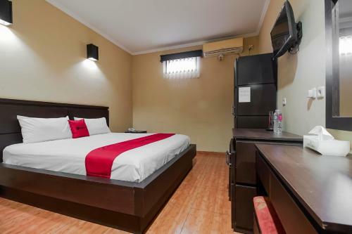 Hostal Reddoorz Near Pantai Tanjung Pendam