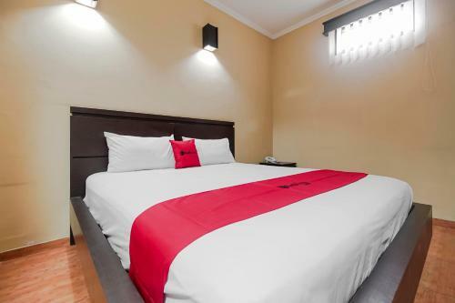 Hostal Reddoorz Near Pantai Tanjung Pendam