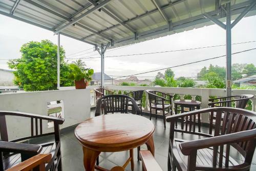 Hostal Reddoorz Near Pantai Tanjung Pendam