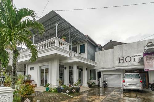 Hostal Reddoorz Near Pantai Tanjung Pendam