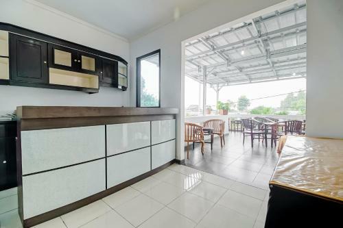 Hostal Reddoorz Near Pantai Tanjung Pendam