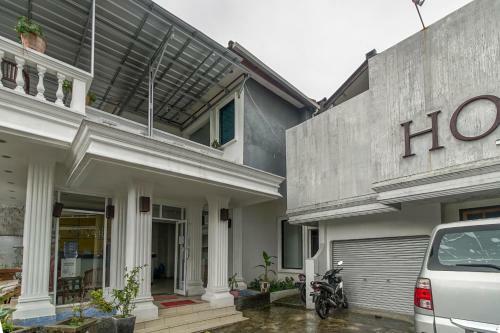 Hostal Reddoorz Near Pantai Tanjung Pendam