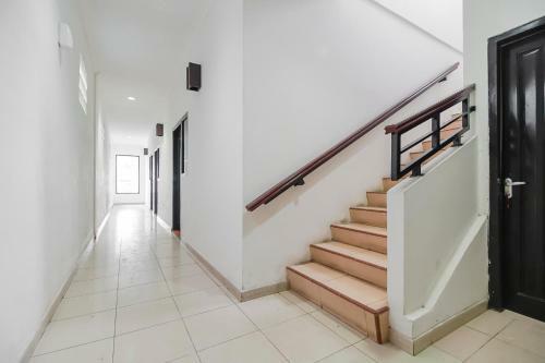 Hostal Reddoorz Near Pantai Tanjung Pendam