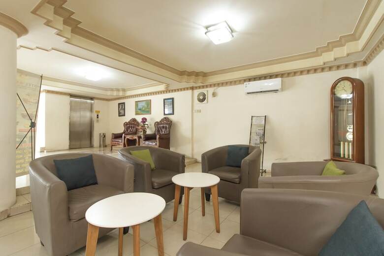 Hotel Reddoorz Plus Near Taman Siring