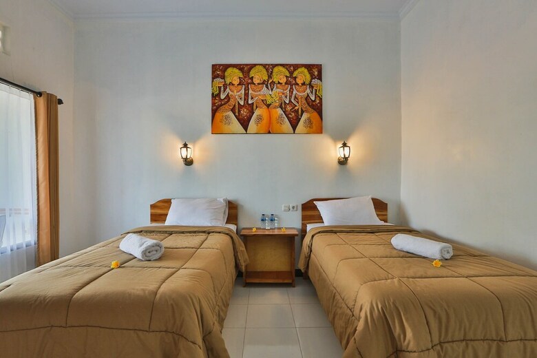 Hostal Mamaras Guest House