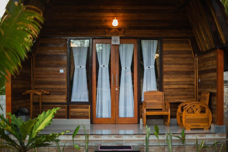 Hostal Mamaras Guest House