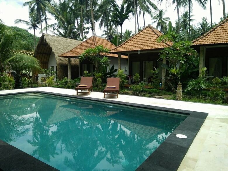 Hostal Crystal Bay Bungalows