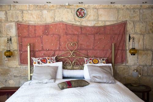 Posada Mikes Khan