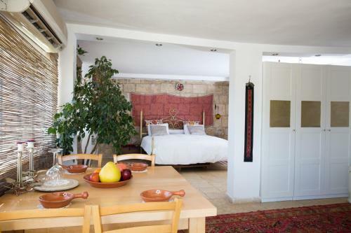 Posada Mikes Khan