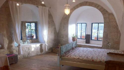 Posada Mikes Khan
