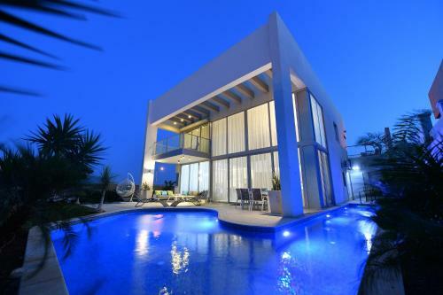 Lodge Turquoise Apartment With Pool
