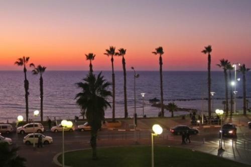 Isramax Apartment Near The Beach.