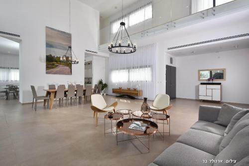 Villa J