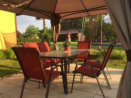 Hanga Guesthouse