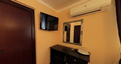 Hostal La Storia Guest House
