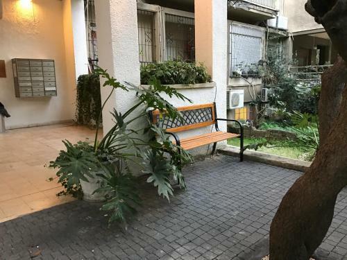 Luxurious By The Beach Apartment With Garden