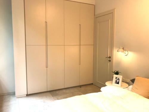Luxurious By The Beach Apartment With Garden