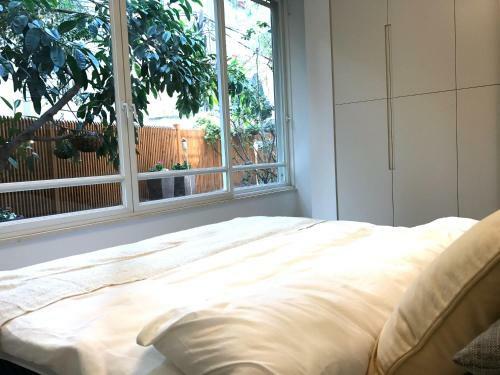Luxurious By The Beach Apartment With Garden