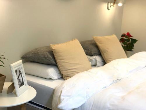 Luxurious By The Beach Apartment With Garden